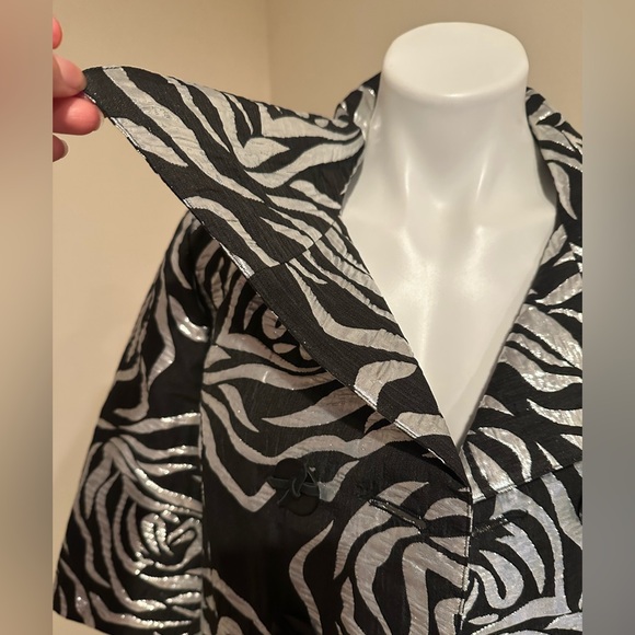 V Cristina Black Silver Metallic Floral Print Double Breasted 3/4th Sleeves SZ M - Picture 7 of 15